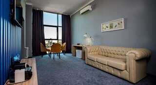 Гостиница Beton Brut Resort All Inclusive Анапа Семейный номер с боковым видом на море-3